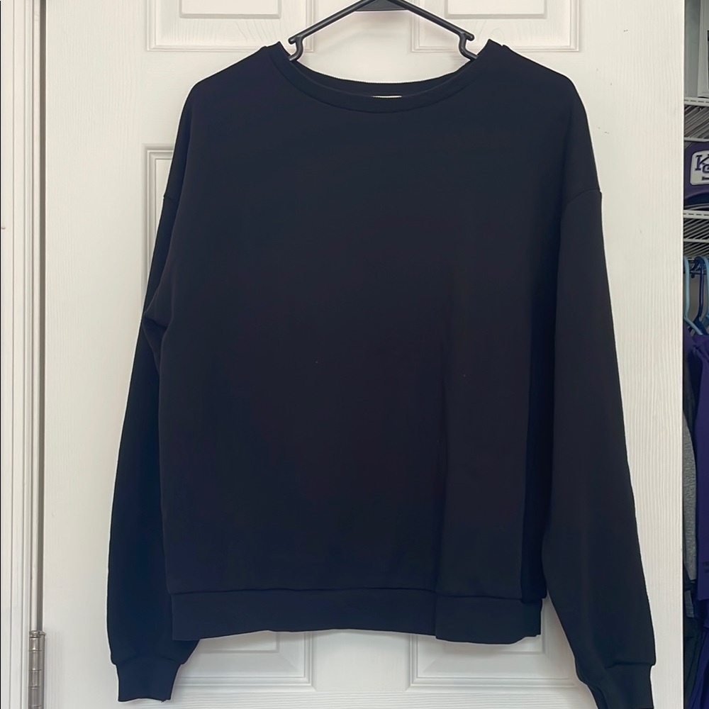 Francesca's Collections Black Crewneck Sweater